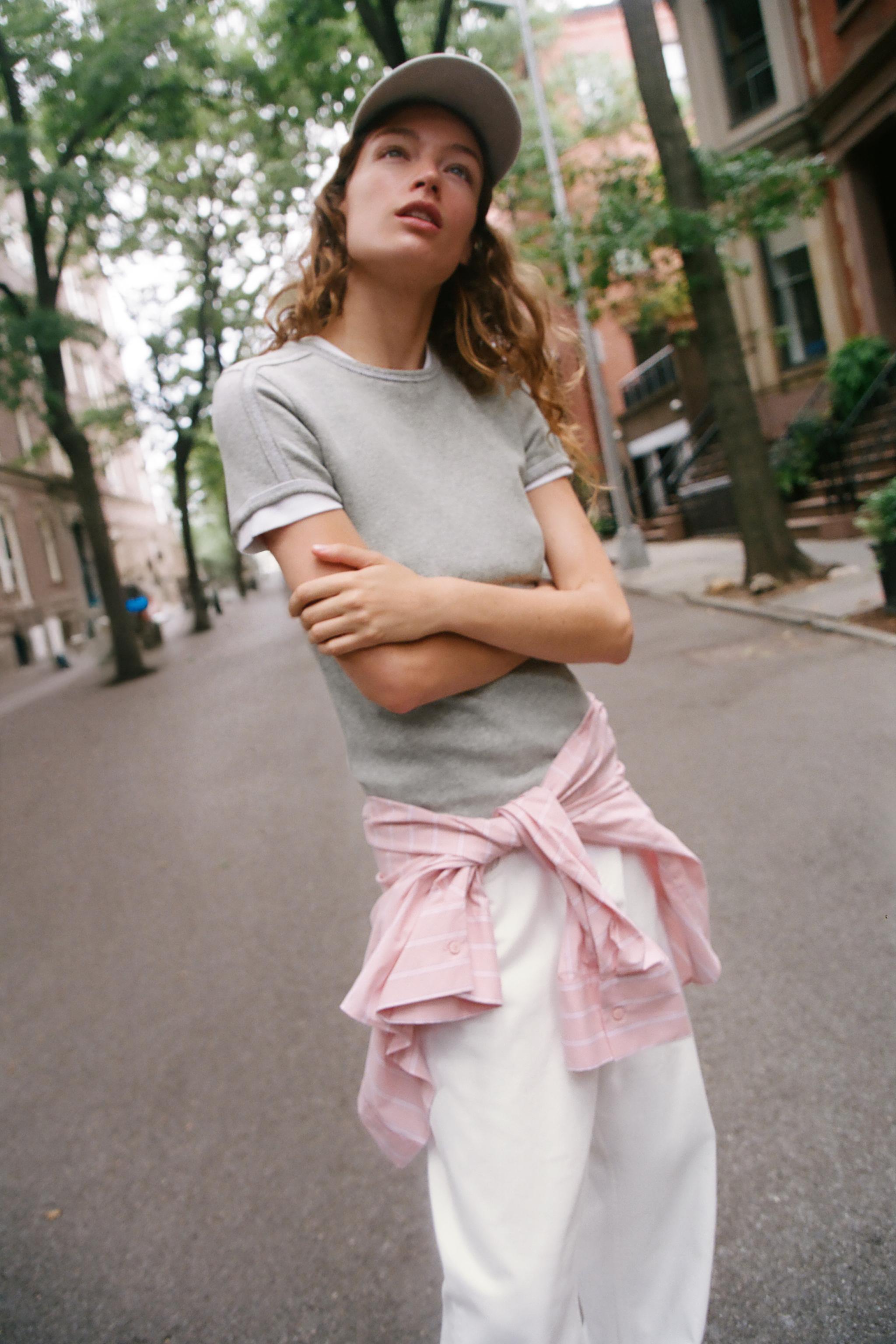 CONTRAST T-SHIRT